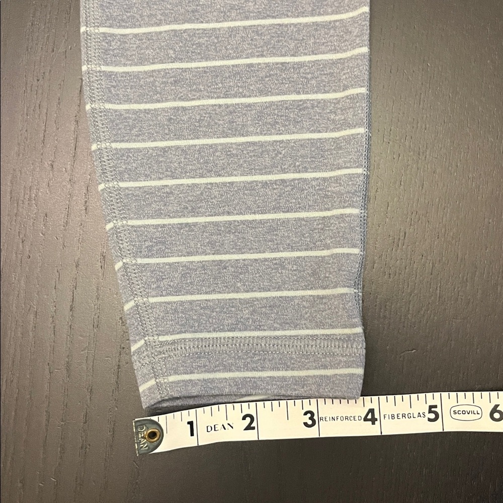 EUC Women’s Athleta XS Stripe Salutation 7/8 Tight - Picture 6 of 8